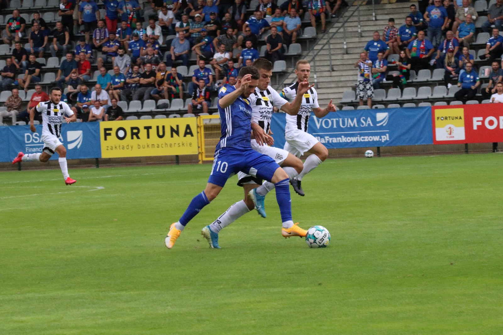 Miedź Legnica wygrała z Sandecją Nowy Sącz             
