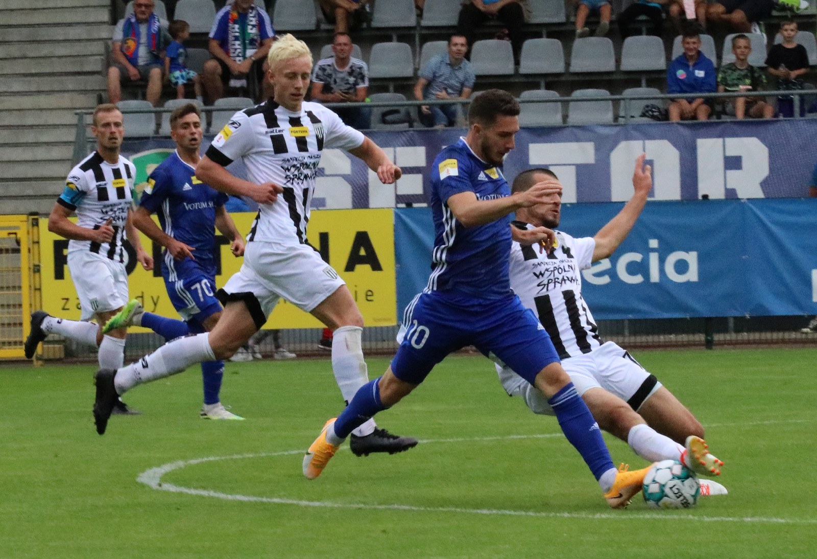 Miedź Legnica wygrała z Sandecją Nowy Sącz             
