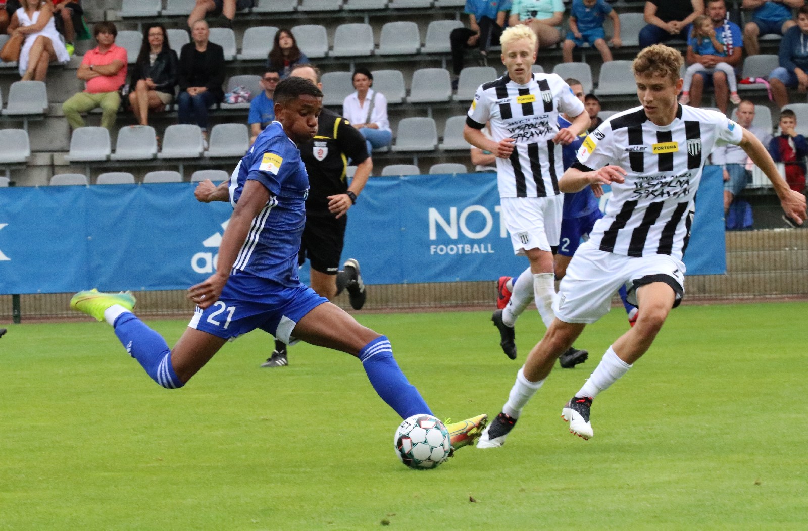 Miedź Legnica wygrała z Sandecją Nowy Sącz             
