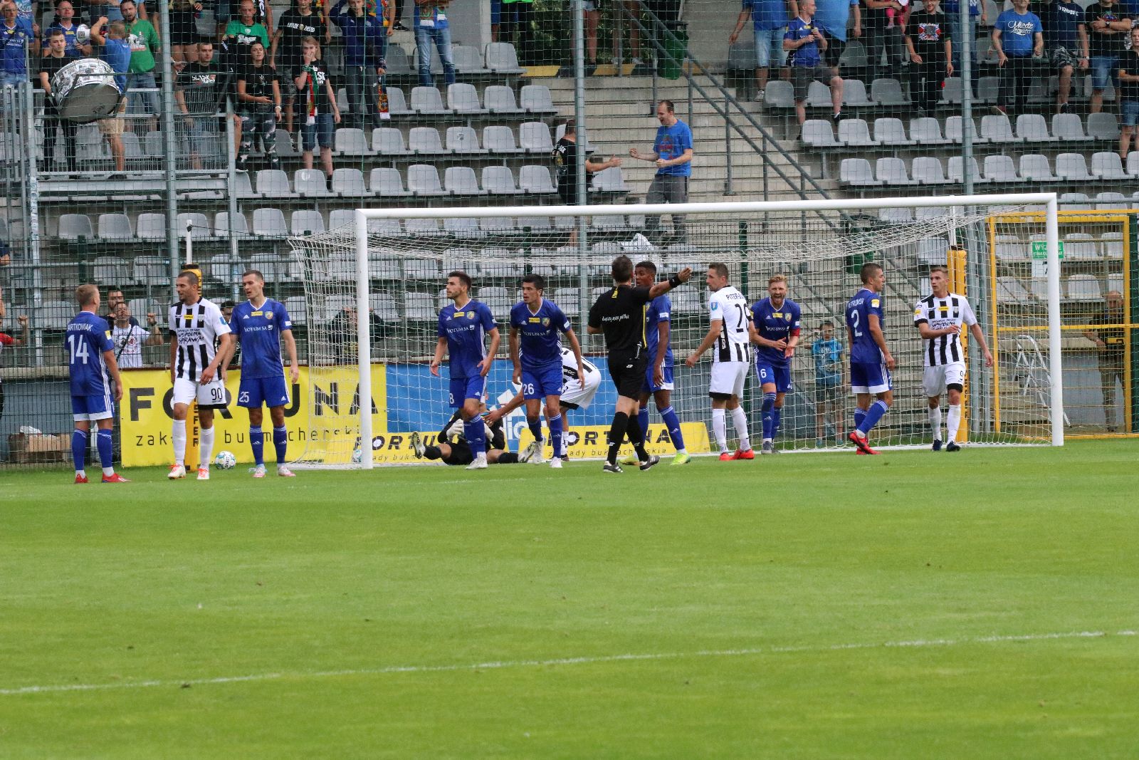 Miedź Legnica wygrała z Sandecją Nowy Sącz             
