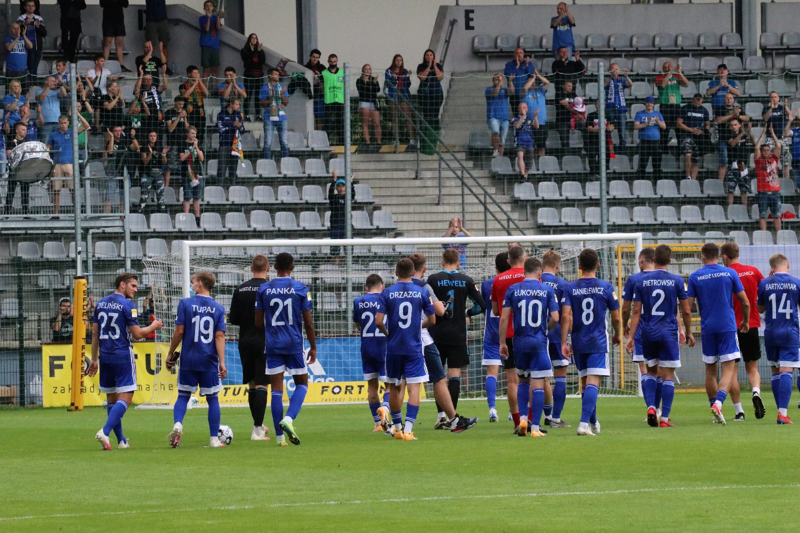 Miedź Legnica wygrała z Sandecją Nowy Sącz             
