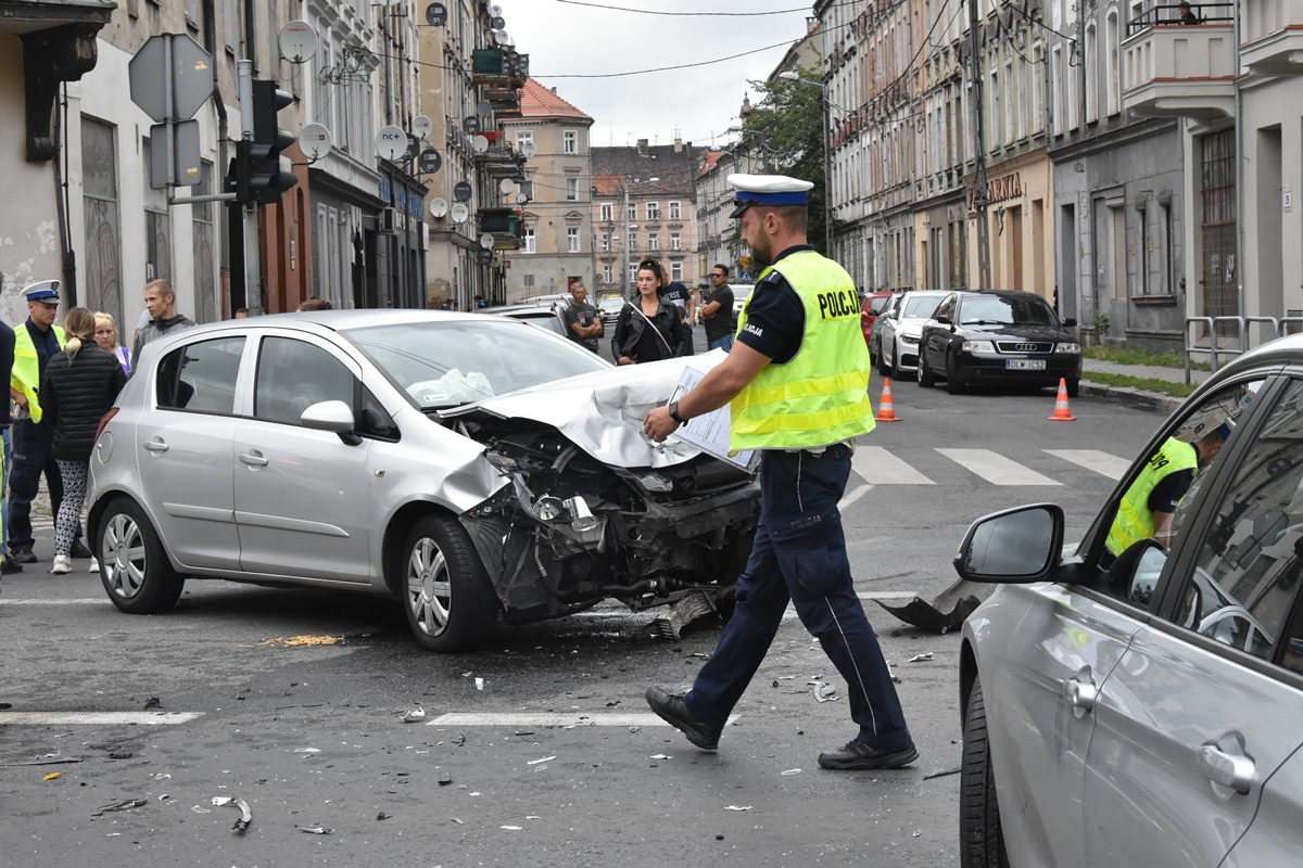 Trzy osoby w szpitalu po wypadku do którego doszło w niedzielę