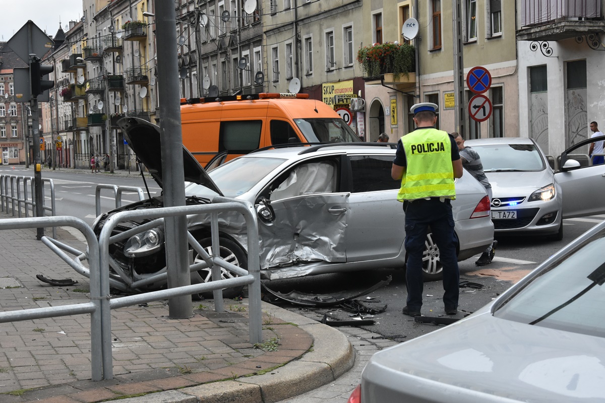 Trzy osoby w szpitalu po wypadku do którego doszło w niedzielę