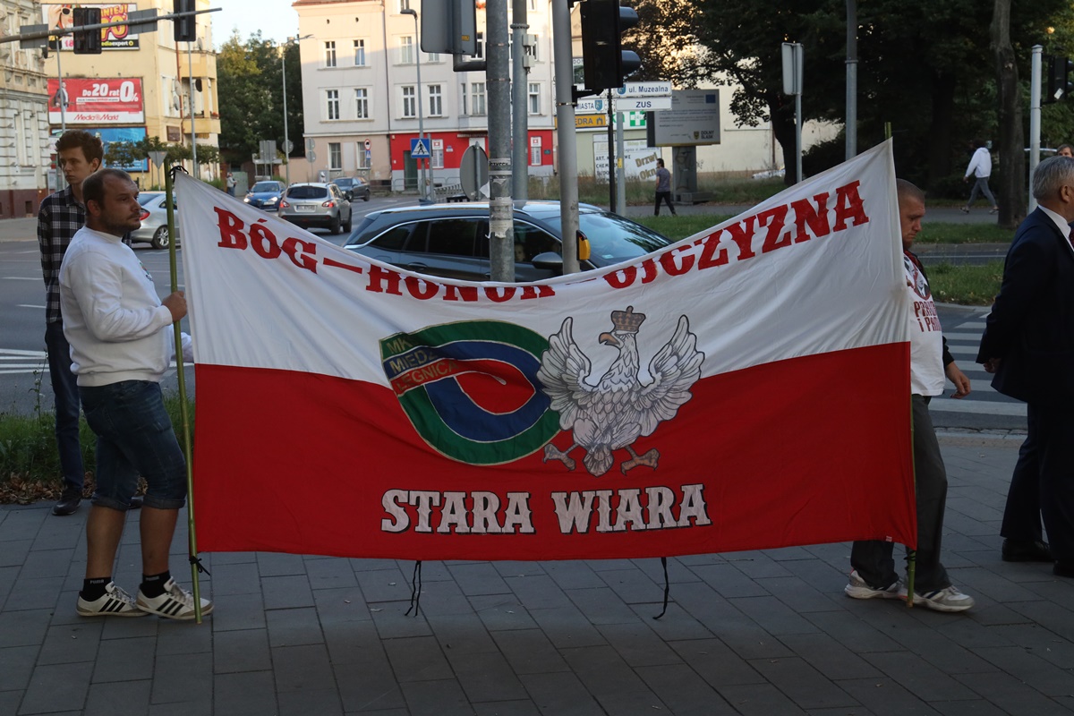 Kilkadziesiąt osób przyszło pod Obelisk Ofiar Bolszewizmu