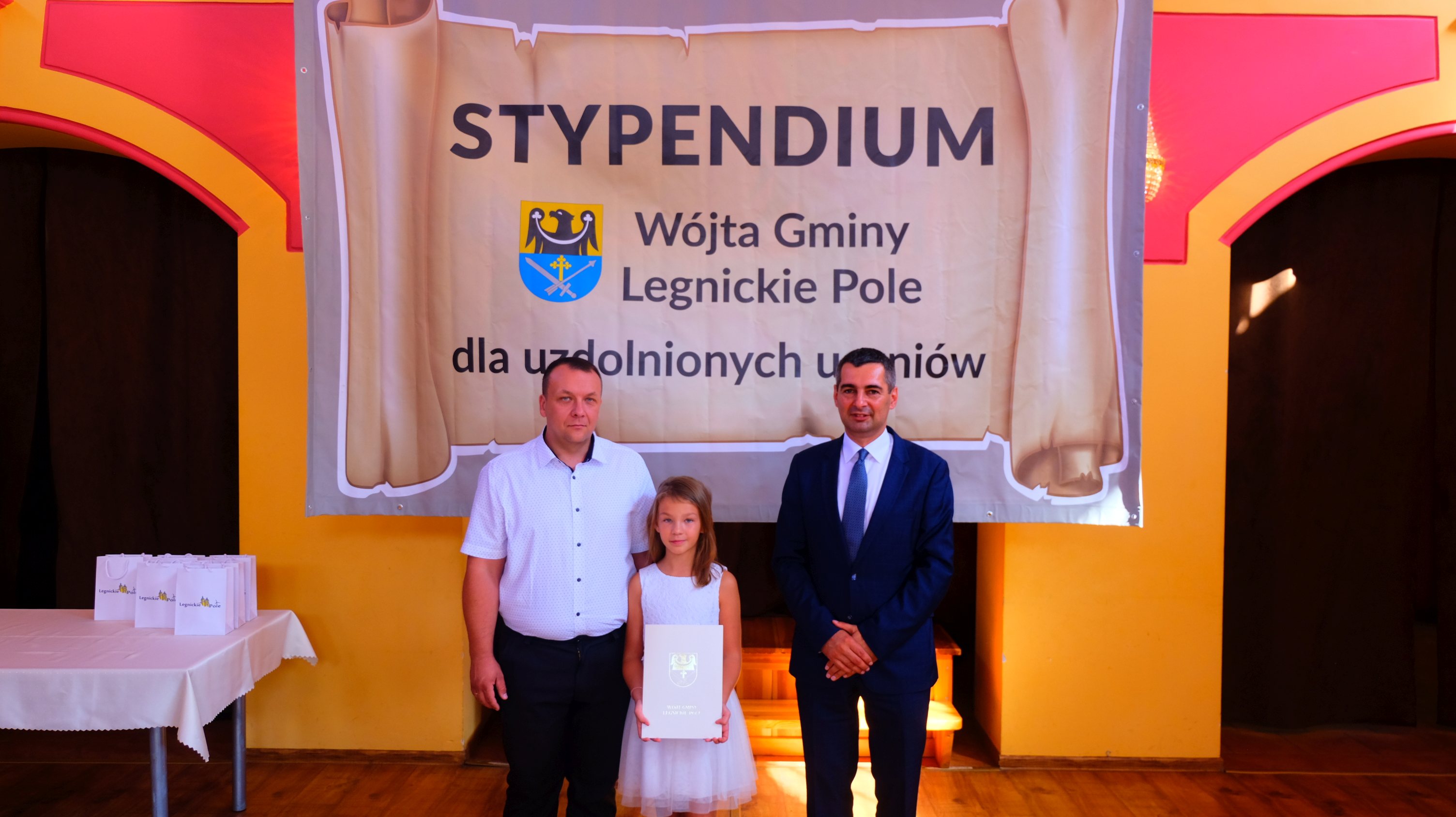 Najzdolniejsi z Legnickiego Pola otrzymali stypendia wójta