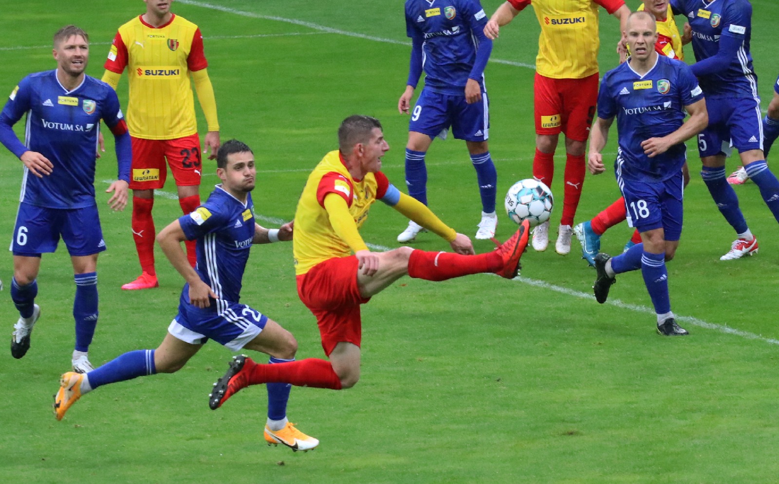Miedź Legnica wyszarpała remis w ulewie