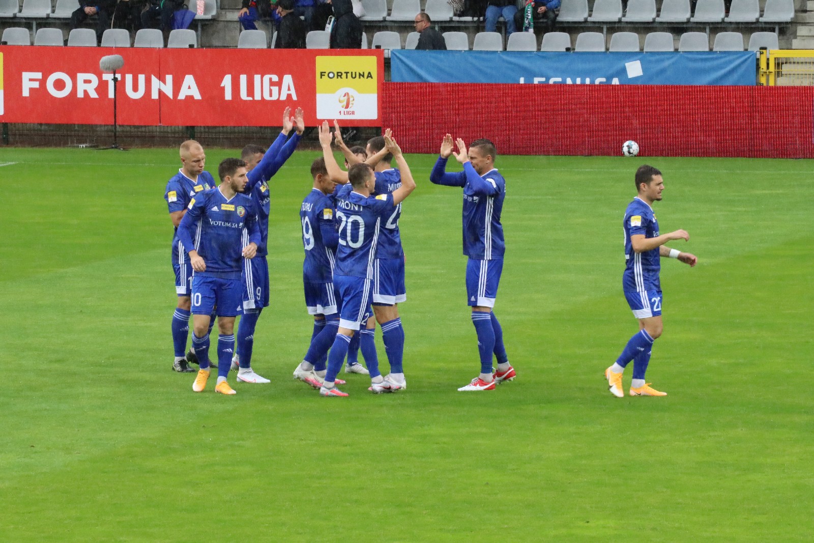 Miedź Legnica wyszarpała remis w ulewie