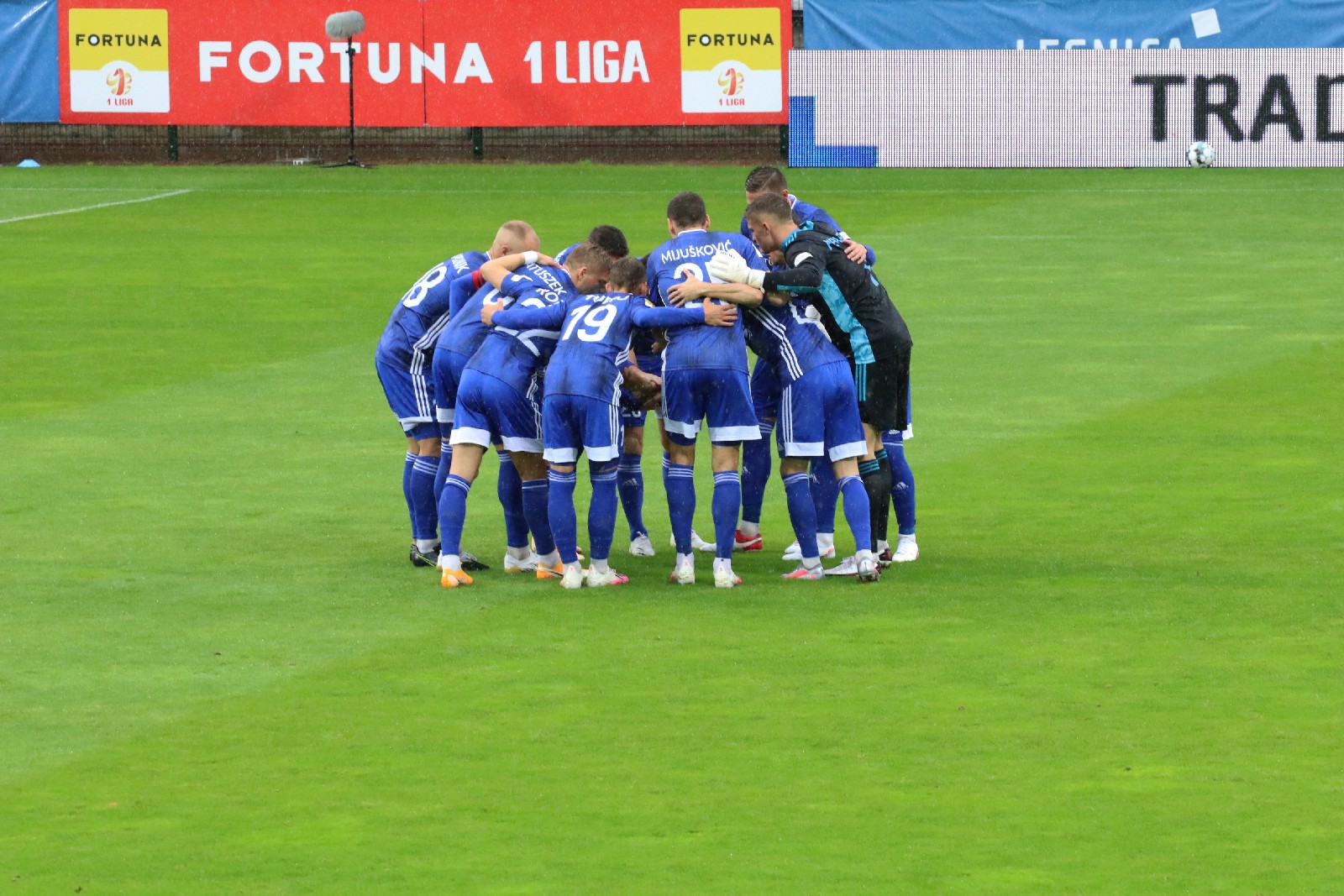 Miedź Legnica wyszarpała remis w ulewie