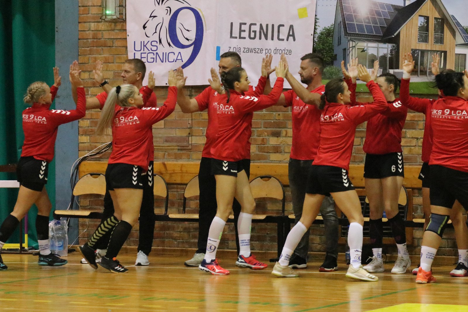 Dziewiątka Legnica w debiucie pierwszej ligi pokonuje Cracovię