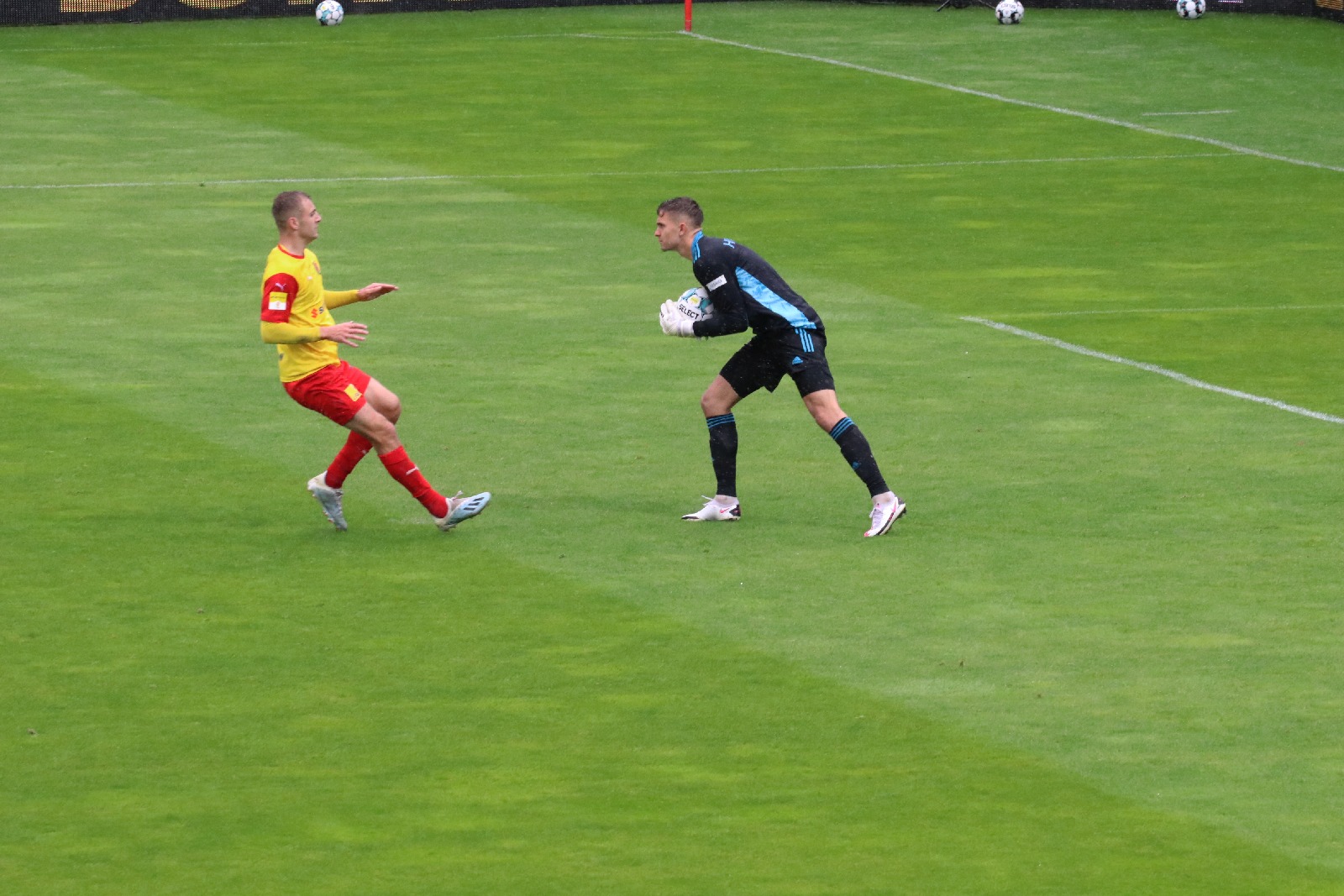 Miedź Legnica wyszarpała remis w ulewie