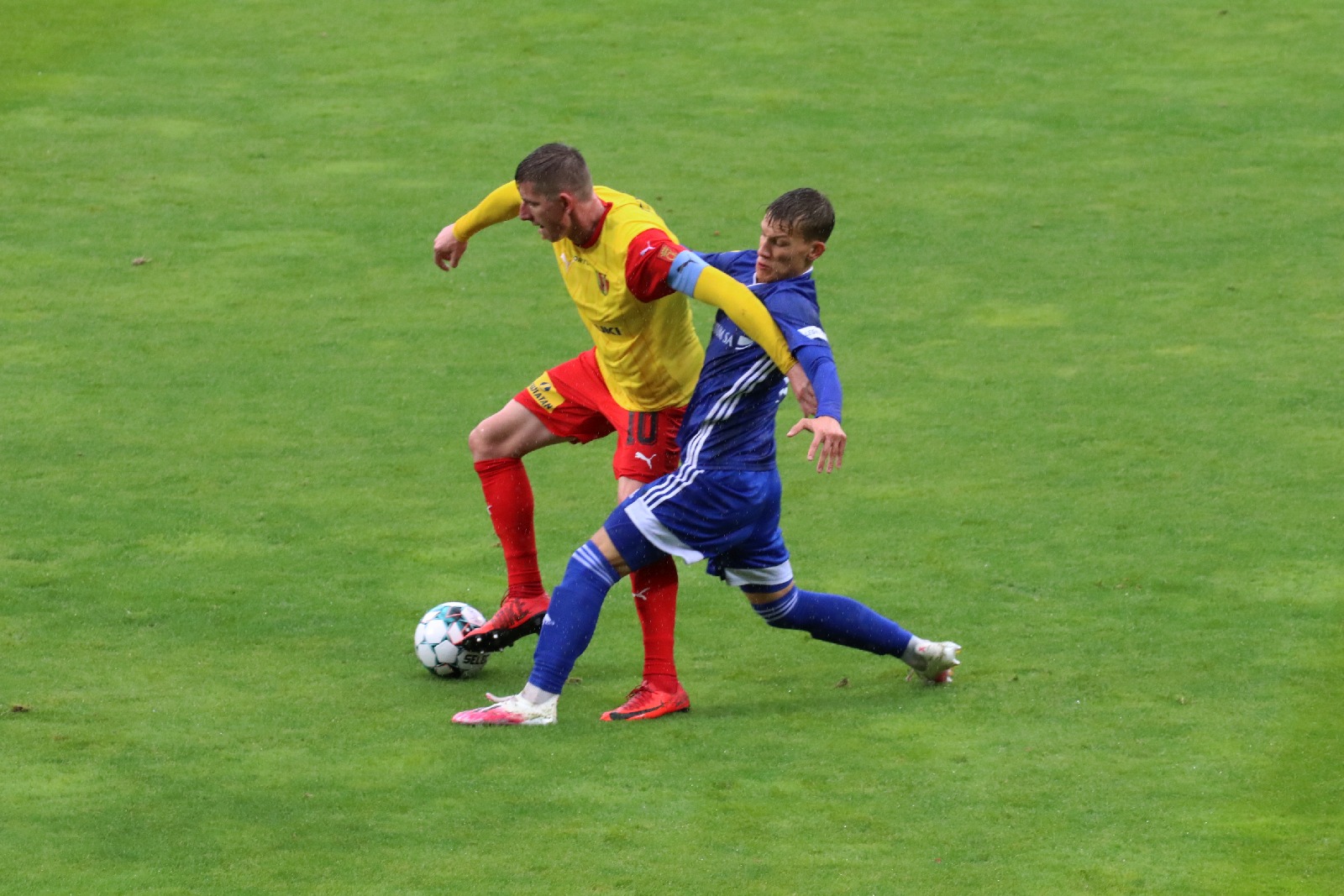 Miedź Legnica wyszarpała remis w ulewie