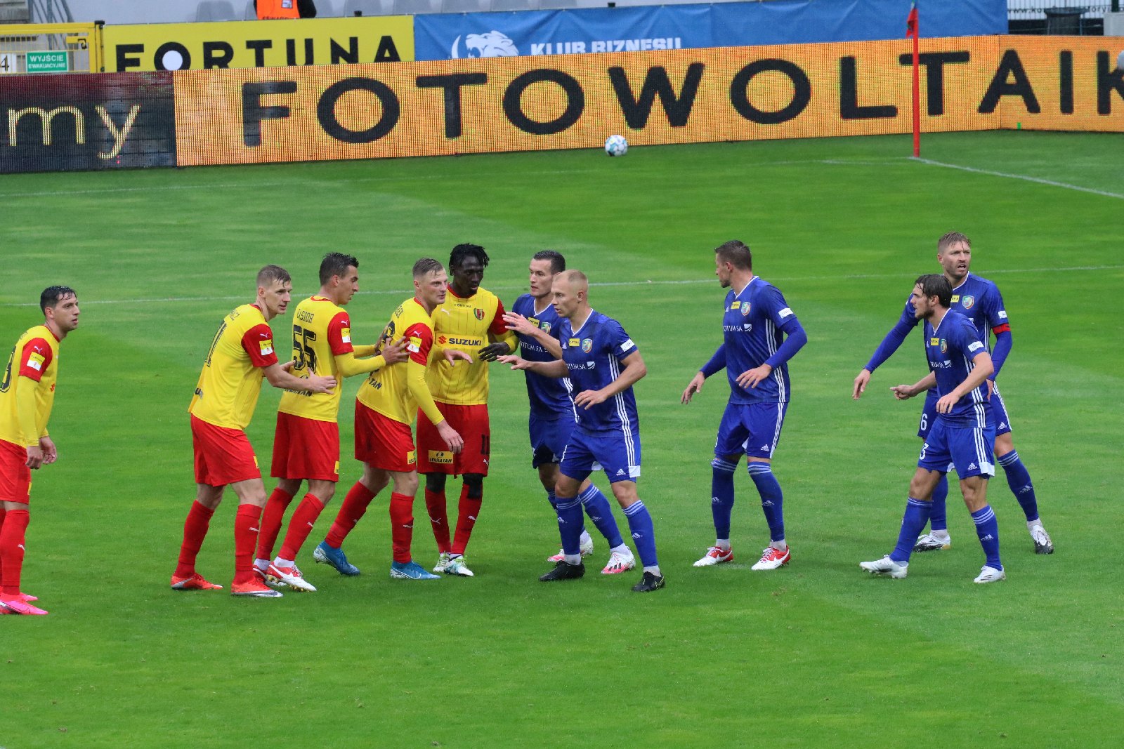 Miedź Legnica wyszarpała remis w ulewie