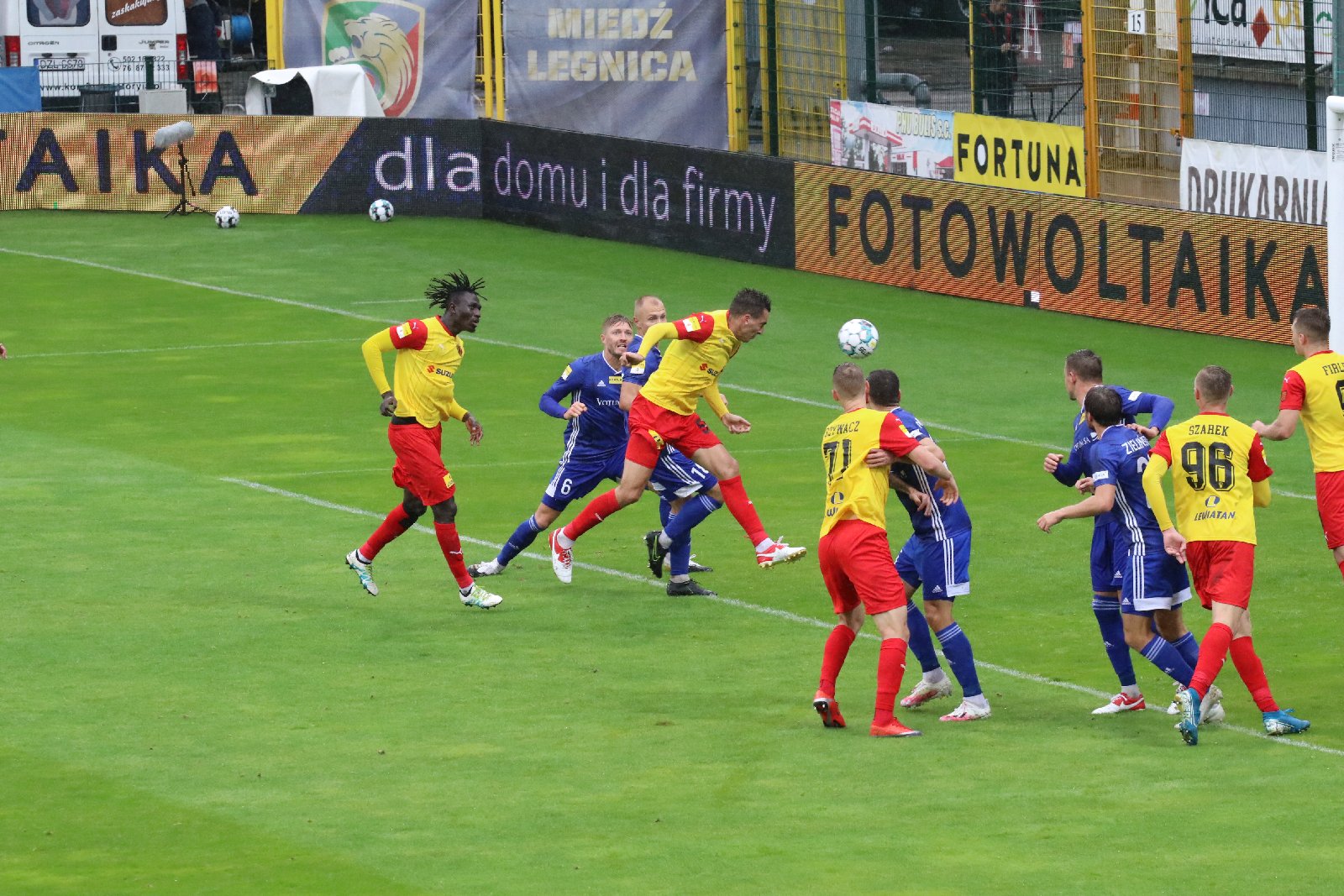 Miedź Legnica wyszarpała remis w ulewie