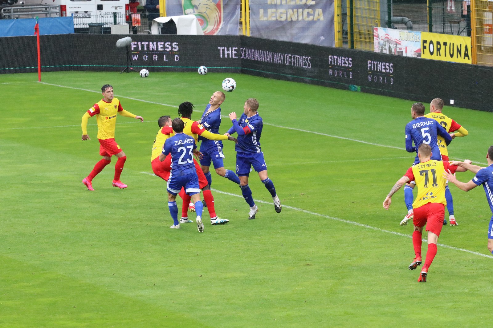 Miedź Legnica wyszarpała remis w ulewie