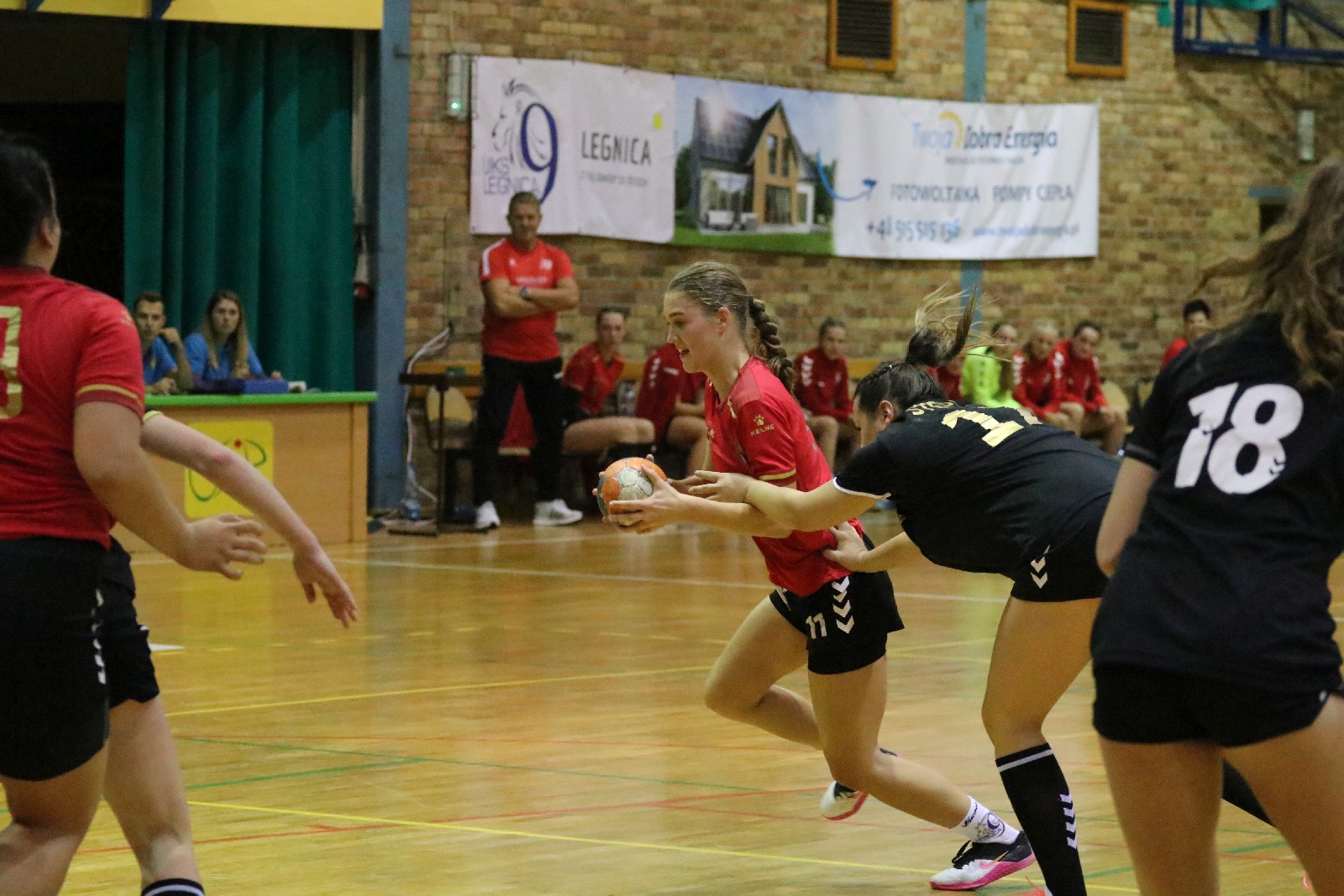 Dziewiątka Legnica w debiucie pierwszej ligi pokonuje Cracovię