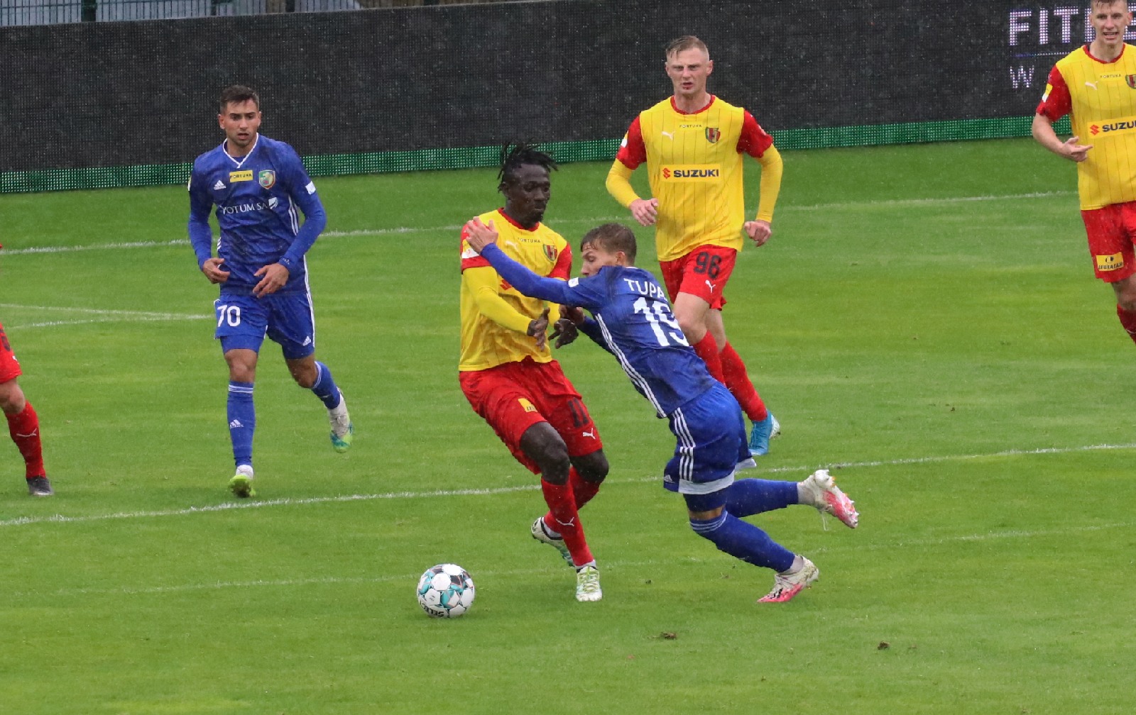 Miedź Legnica wyszarpała remis w ulewie