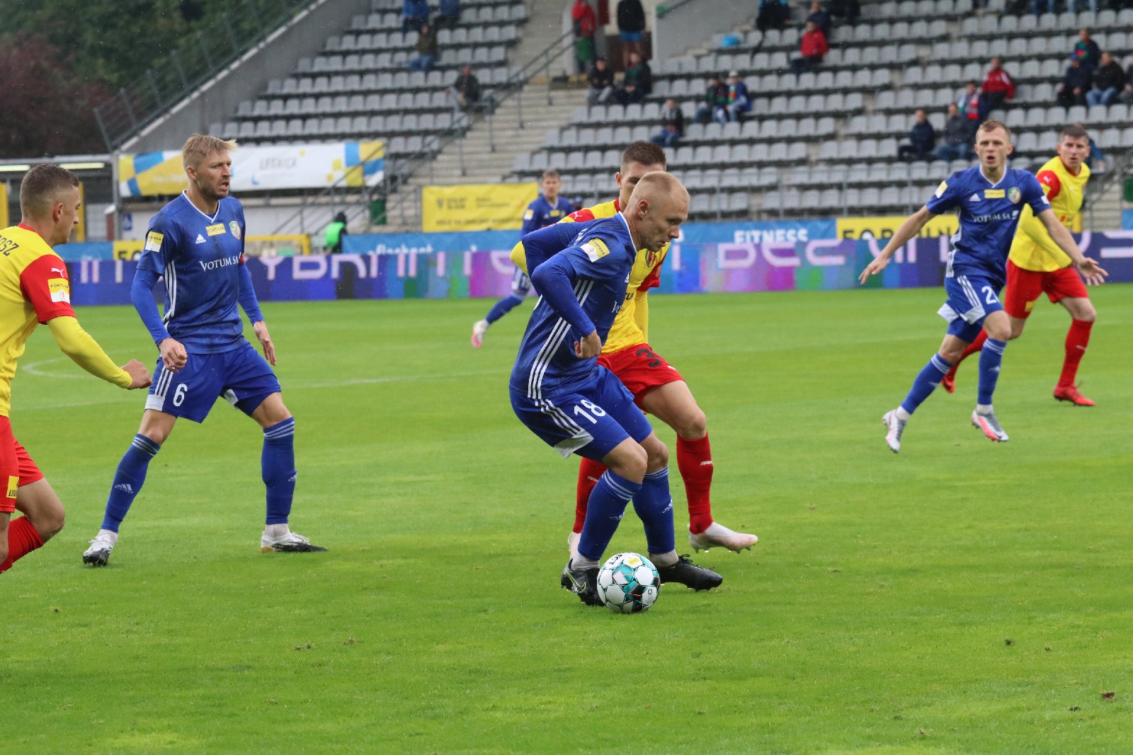 Miedź Legnica wyszarpała remis w ulewie