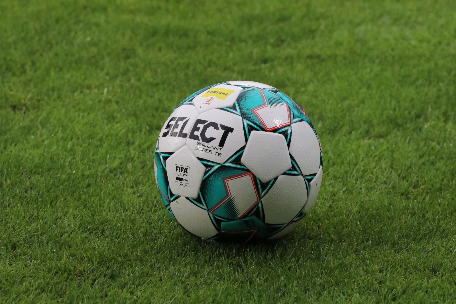Miedź Legnica wyszarpała remis w ulewie