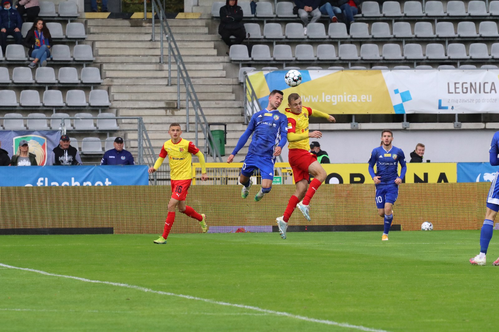 Miedź Legnica wyszarpała remis w ulewie