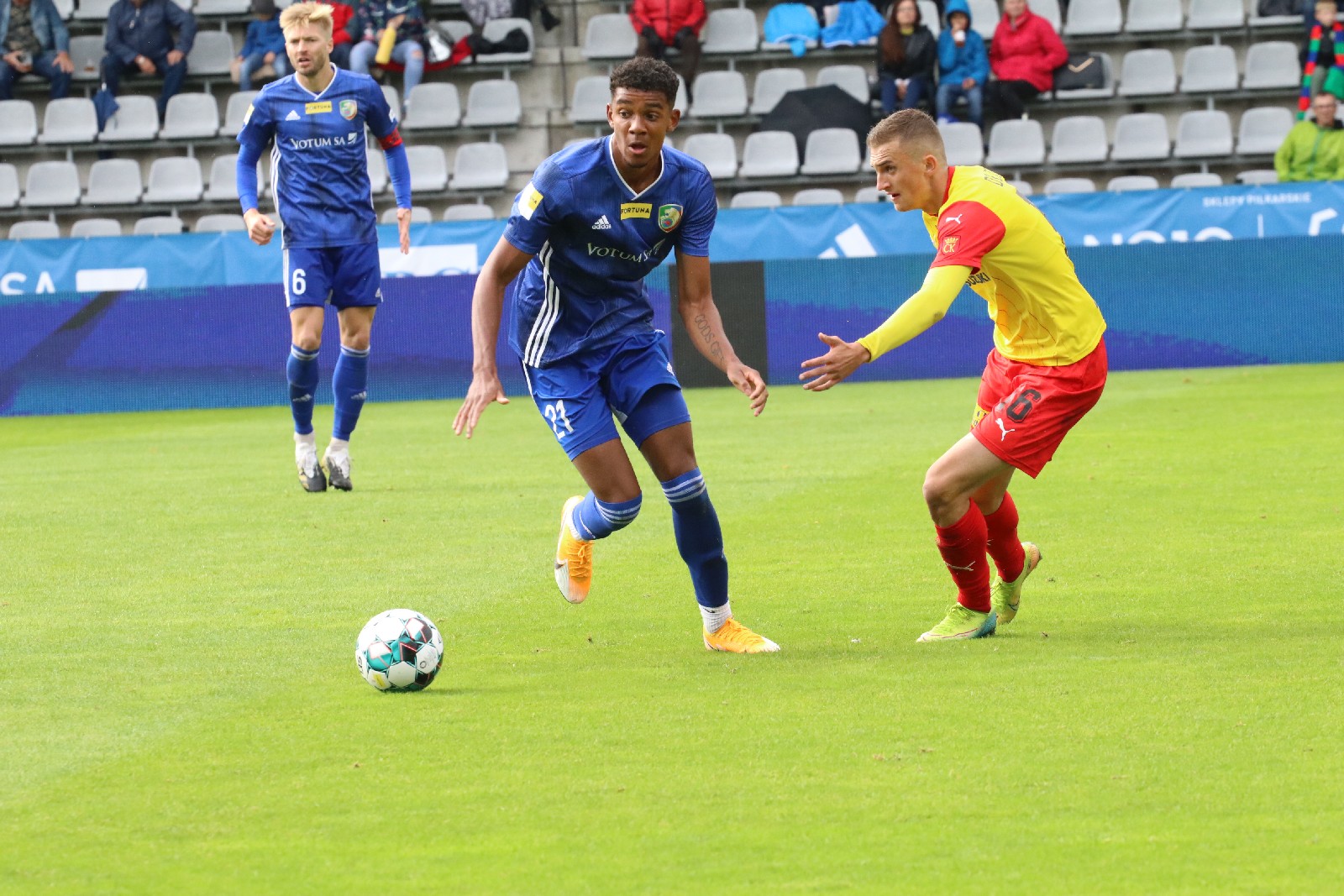 Miedź Legnica wyszarpała remis w ulewie
