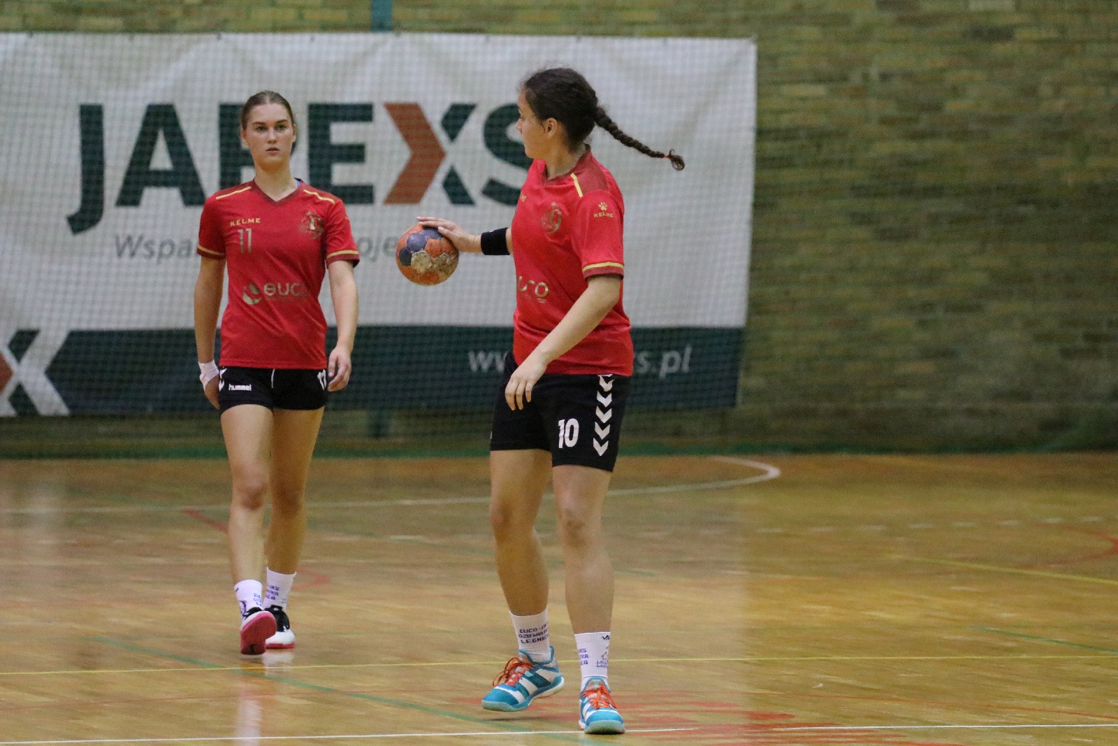 Dziewiątka Legnica w debiucie pierwszej ligi pokonuje Cracovię