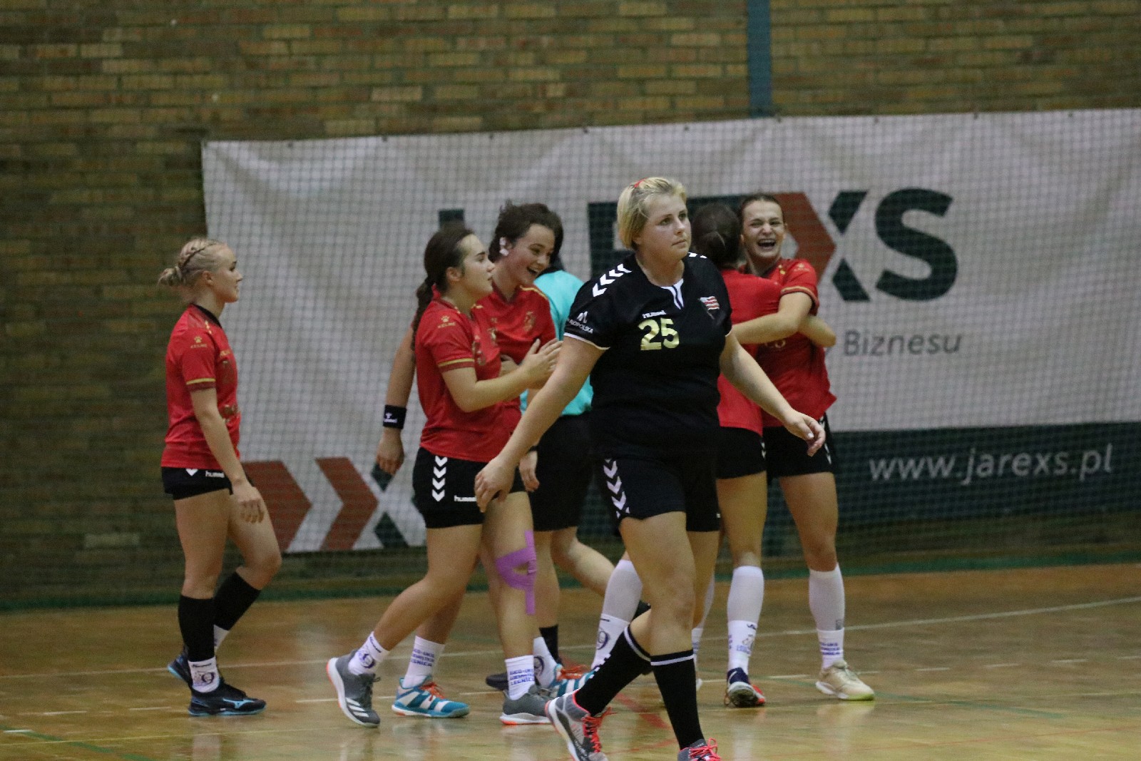 Dziewiątka Legnica w debiucie pierwszej ligi pokonuje Cracovię