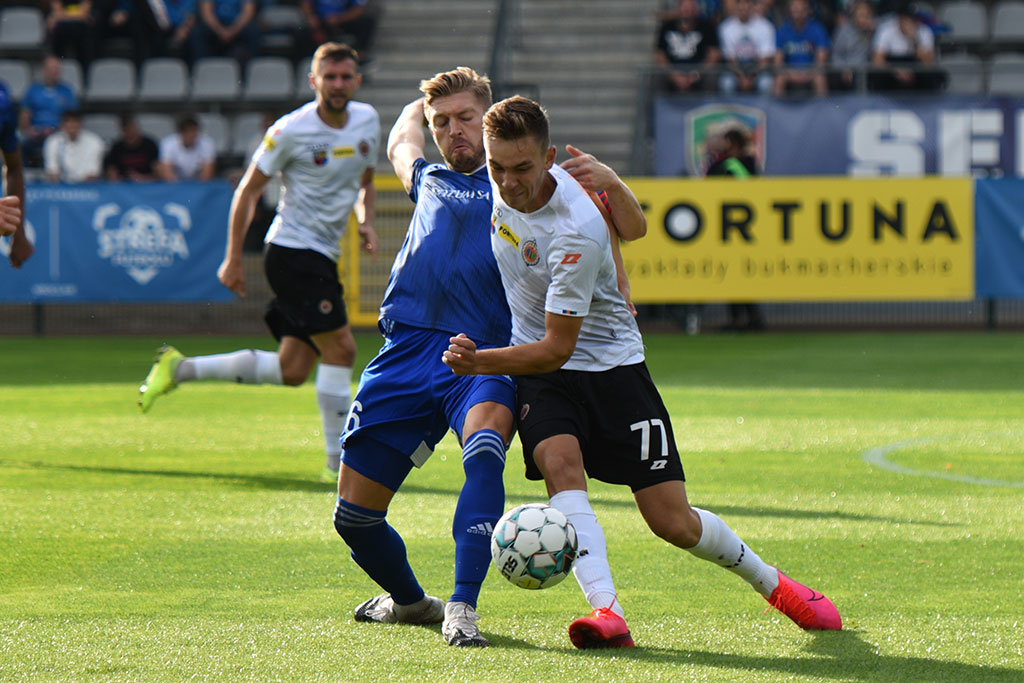 Miedź Legnica zremisowała w derbach z Chrobrym Głogów 2:2