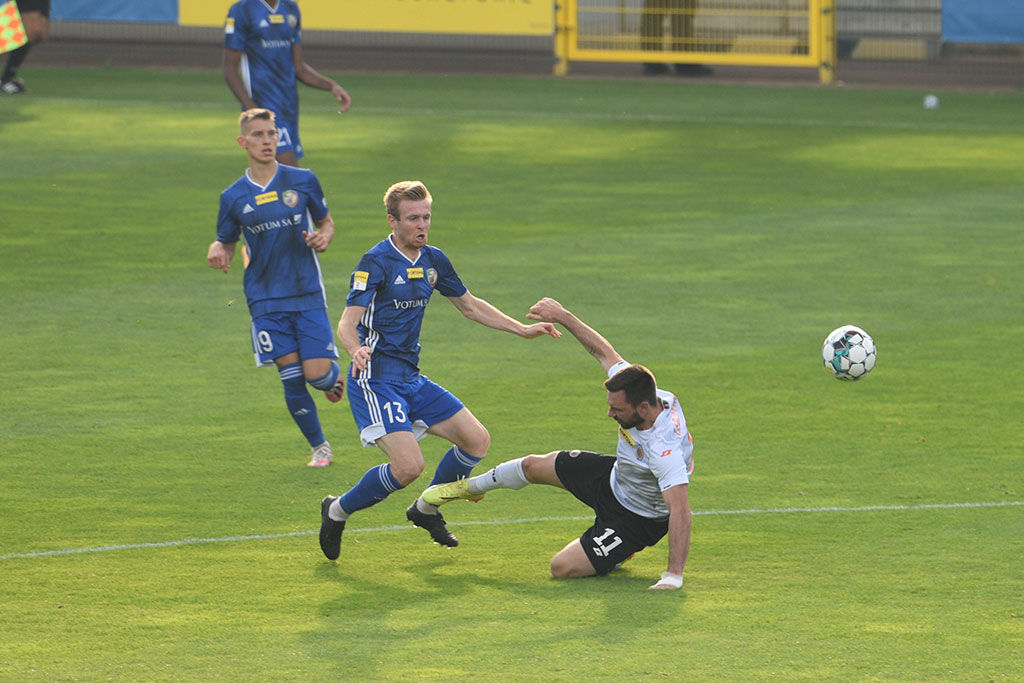 Miedź Legnica zremisowała w derbach z Chrobrym Głogów 2:2