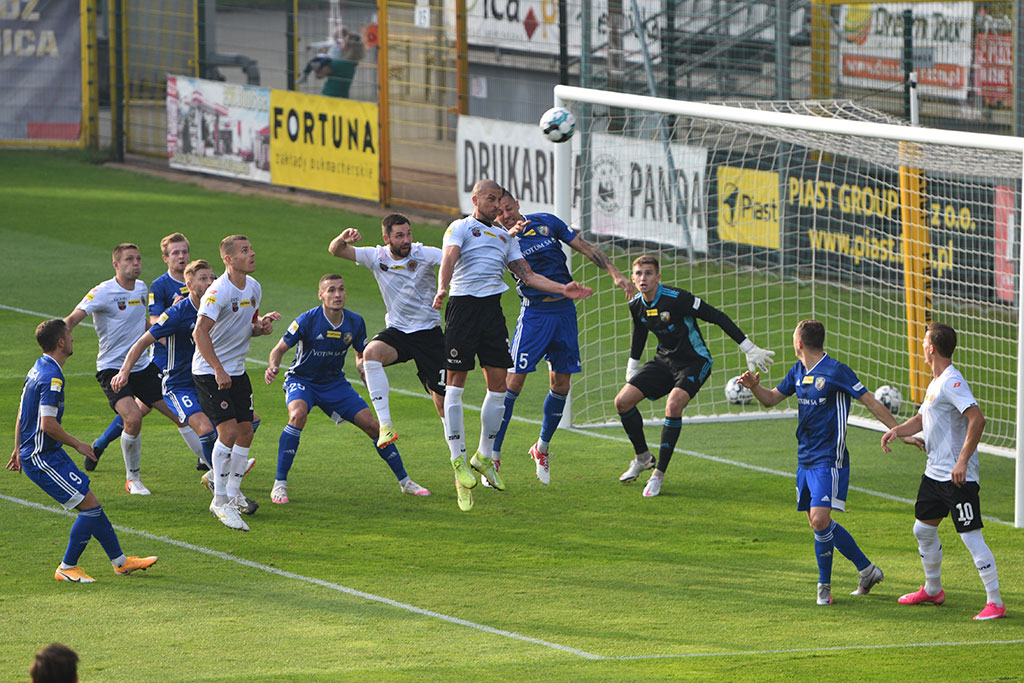 Miedź Legnica zremisowała w derbach z Chrobrym Głogów 2:2