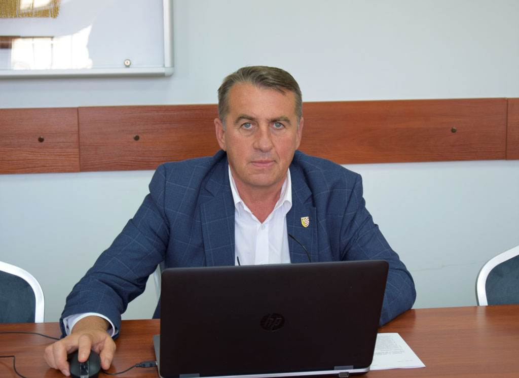 W trybie zdalnym obradowali radni powiatu legnickiego
