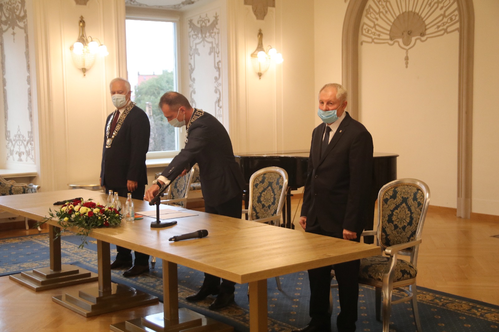 Honorowym Obywatelem Miasta Legnicy został ksiądz Gacek