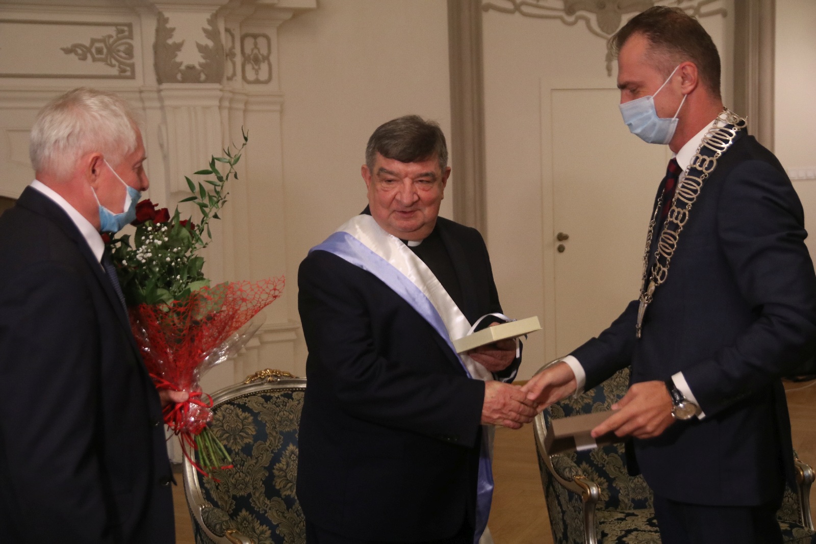 Honorowym Obywatelem Miasta Legnicy został ksiądz Gacek