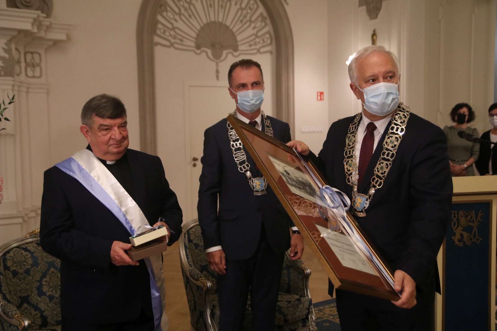 Honorowym Obywatelem Miasta Legnicy został ksiądz Gacek