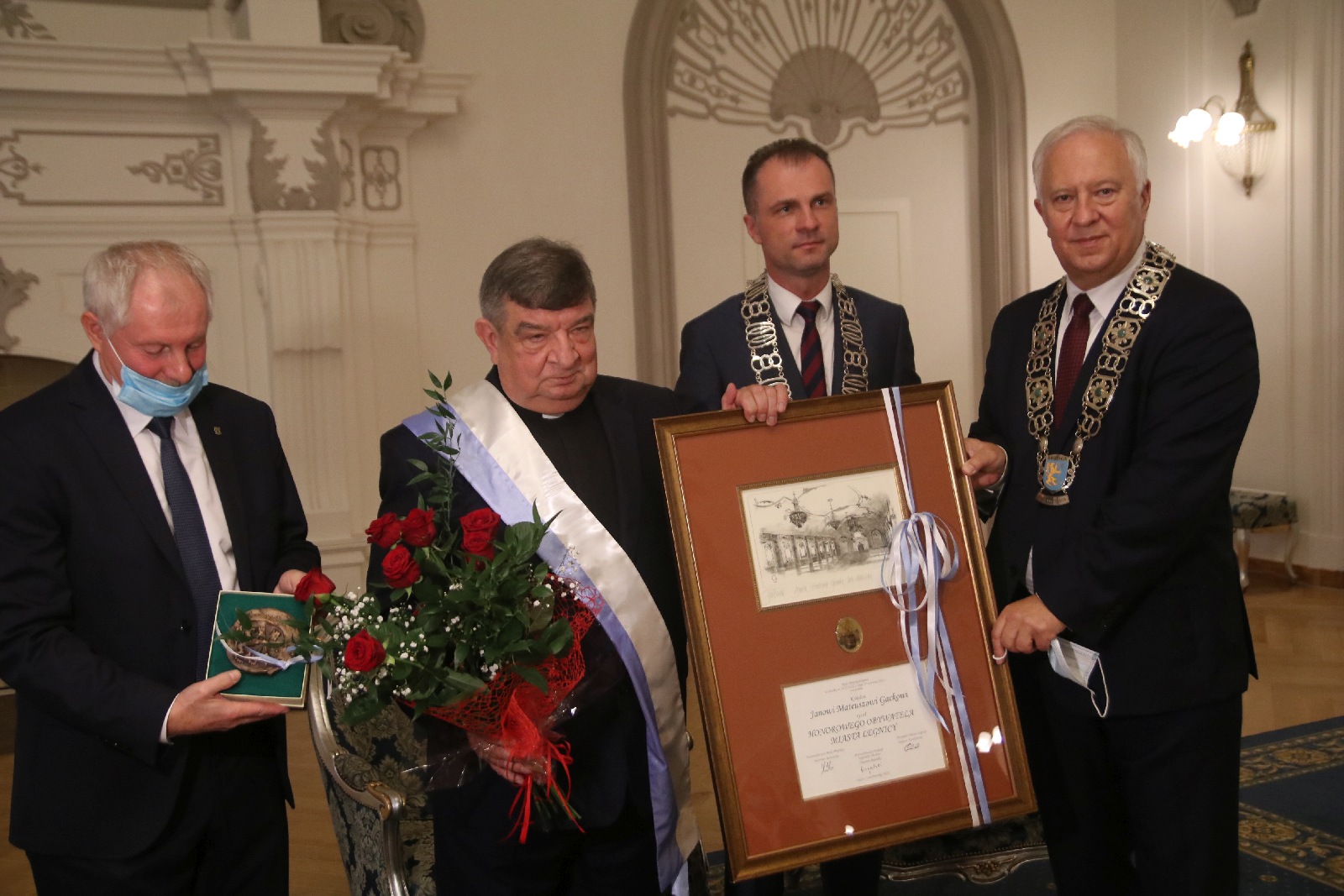 Honorowym Obywatelem Miasta Legnicy został ksiądz Gacek