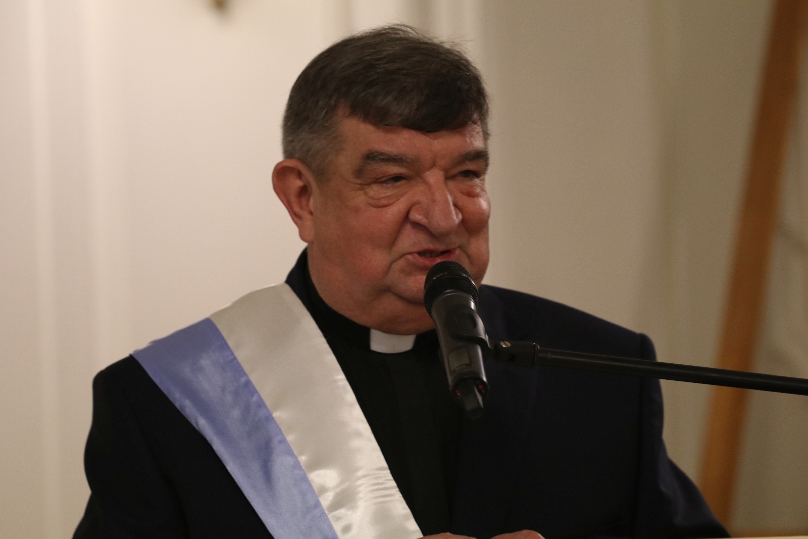 Honorowym Obywatelem Miasta Legnicy został ksiądz Gacek