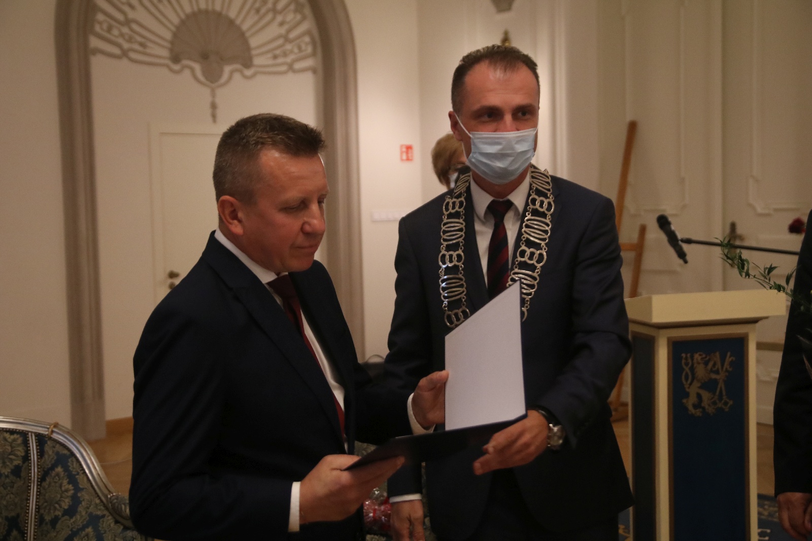 Honorowym Obywatelem Miasta Legnicy został ksiądz Gacek