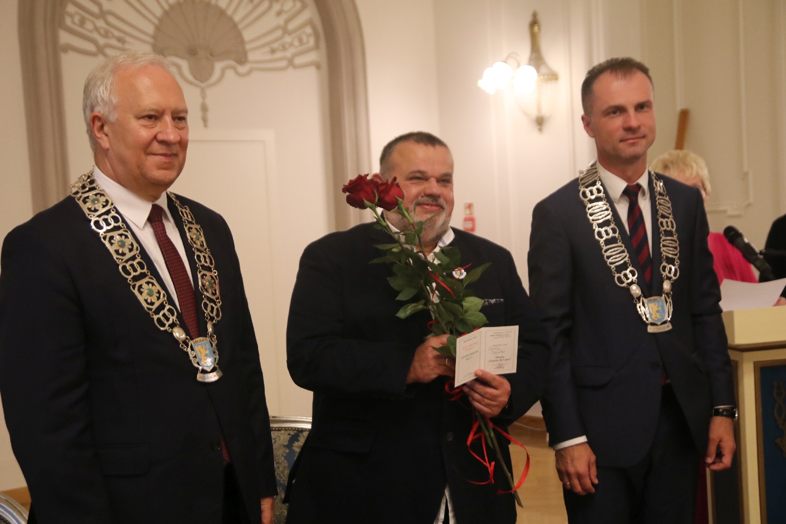 Honorowym Obywatelem Miasta Legnicy został ksiądz Gacek