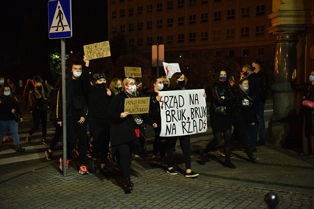 Nie dla Piekła Kobiet. Legniczanie wybrali się na „spacer”
