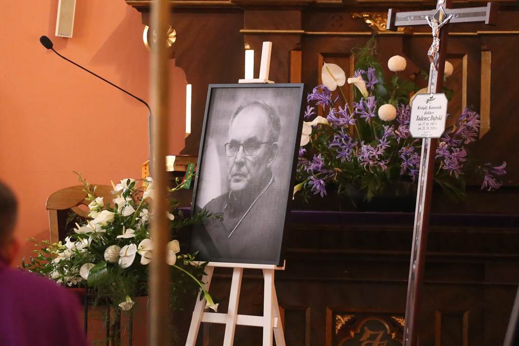 Pogrzeb księdza Tadeusza Dąbskiego w Prochowicach