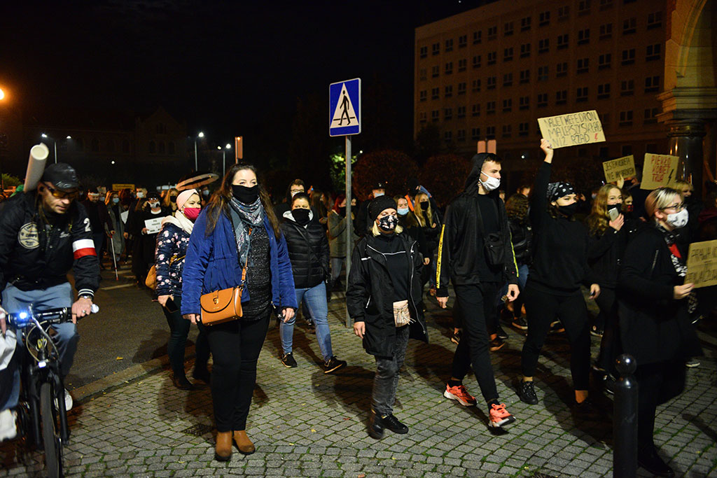 Nie dla Piekła Kobiet. Legniczanie wybrali się na „spacer”