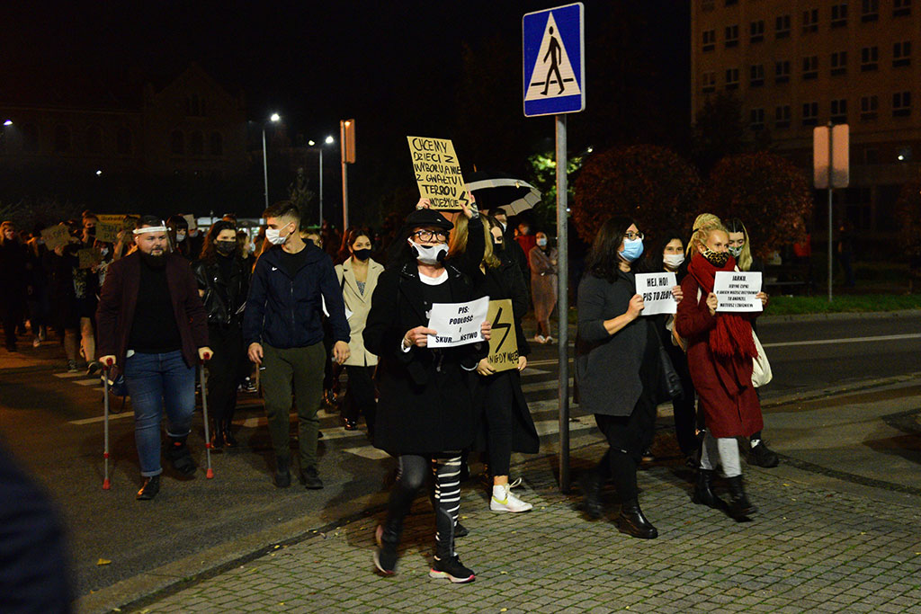 Nie dla Piekła Kobiet. Legniczanie wybrali się na „spacer”