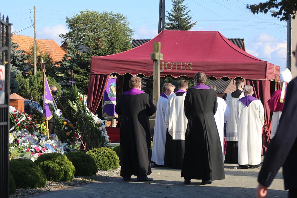 Pogrzeb księdza Tadeusza Dąbskiego w Prochowicach