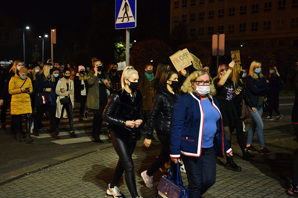 Nie dla Piekła Kobiet. Legniczanie wybrali się na „spacer”