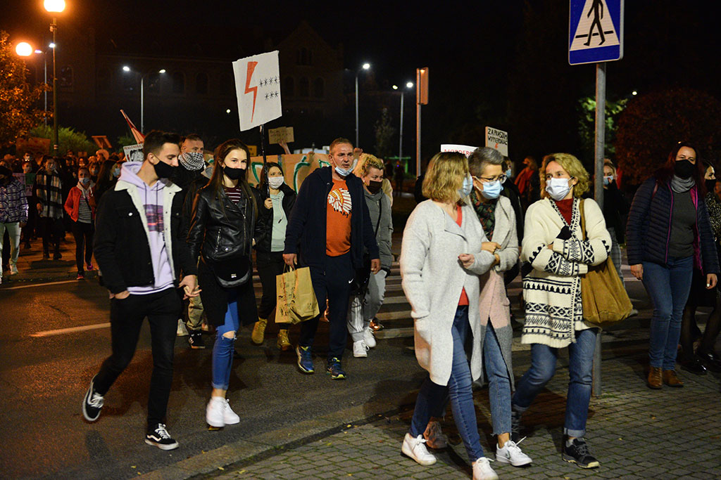 Nie dla Piekła Kobiet. Legniczanie wybrali się na „spacer”