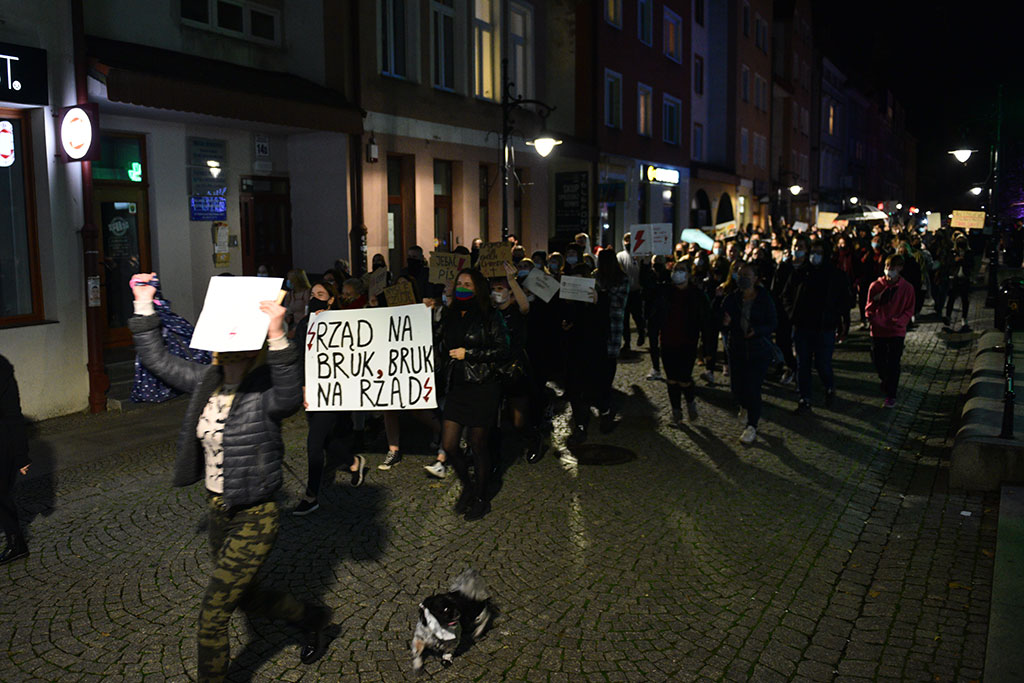 Nie dla Piekła Kobiet. Legniczanie wybrali się na „spacer”