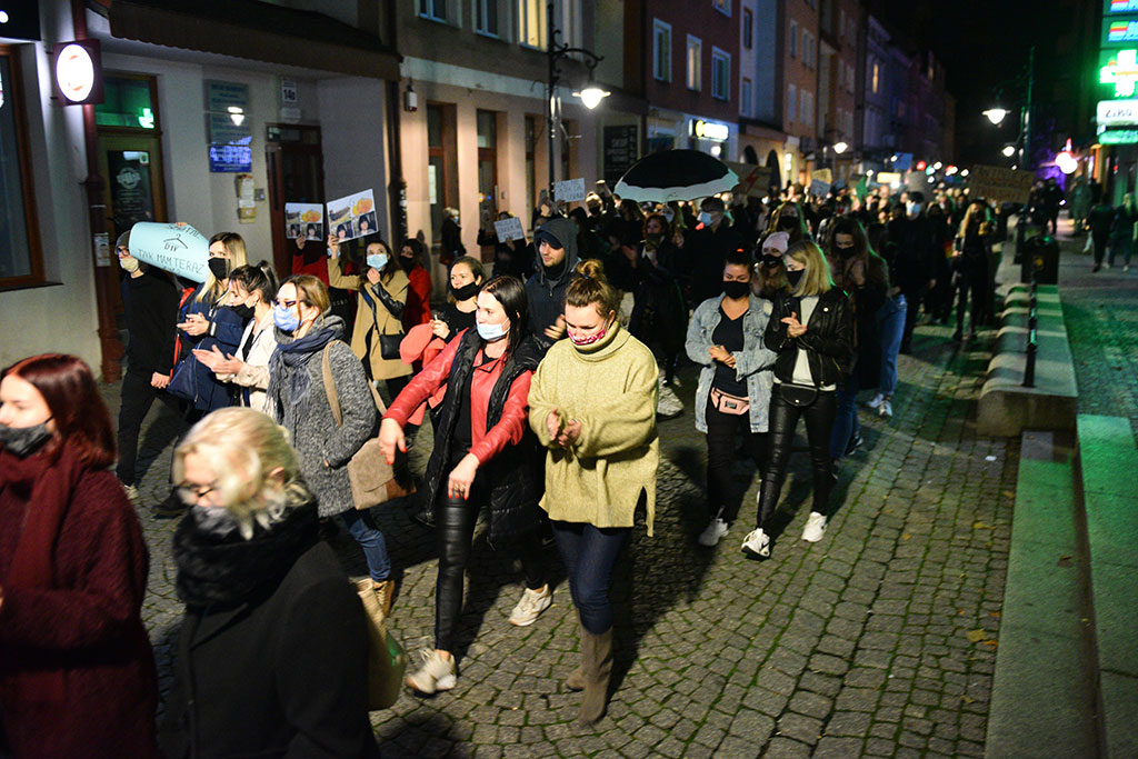 Nie dla Piekła Kobiet. Legniczanie wybrali się na „spacer”