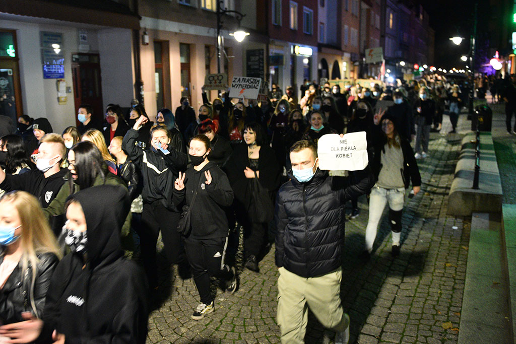 Nie dla Piekła Kobiet. Legniczanie wybrali się na „spacer”