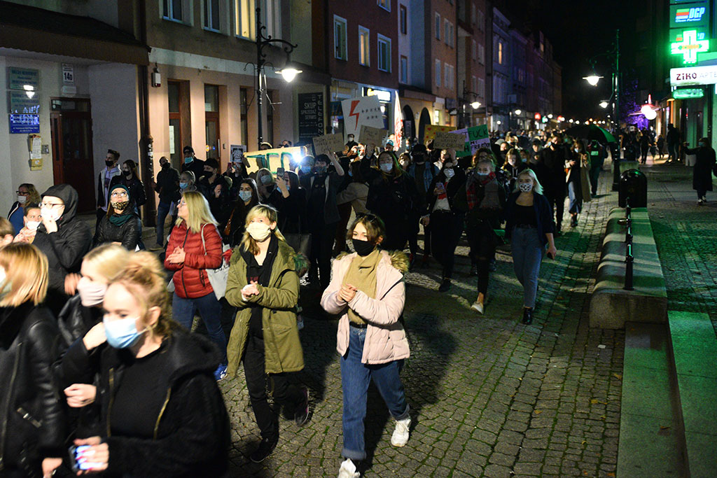 Nie dla Piekła Kobiet. Legniczanie wybrali się na „spacer”