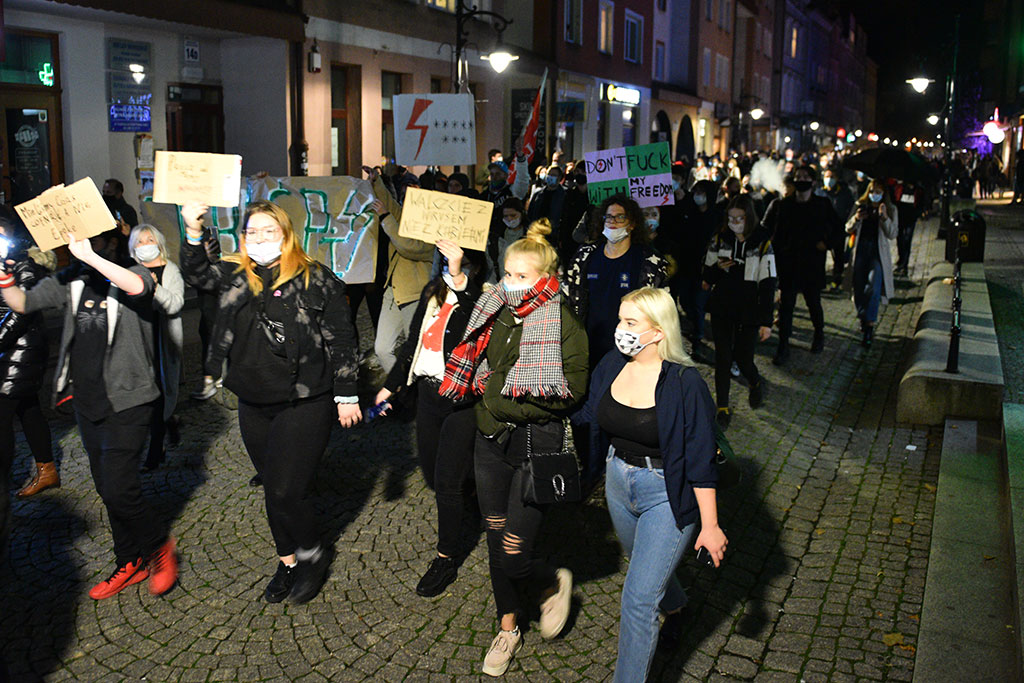 Nie dla Piekła Kobiet. Legniczanie wybrali się na „spacer”