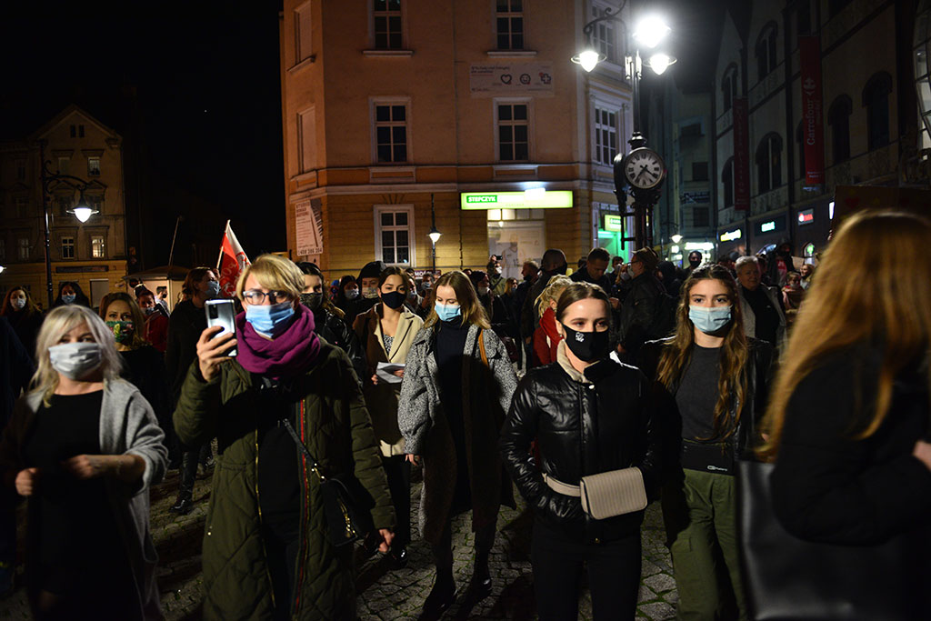 Nie dla Piekła Kobiet. Legniczanie wybrali się na „spacer”